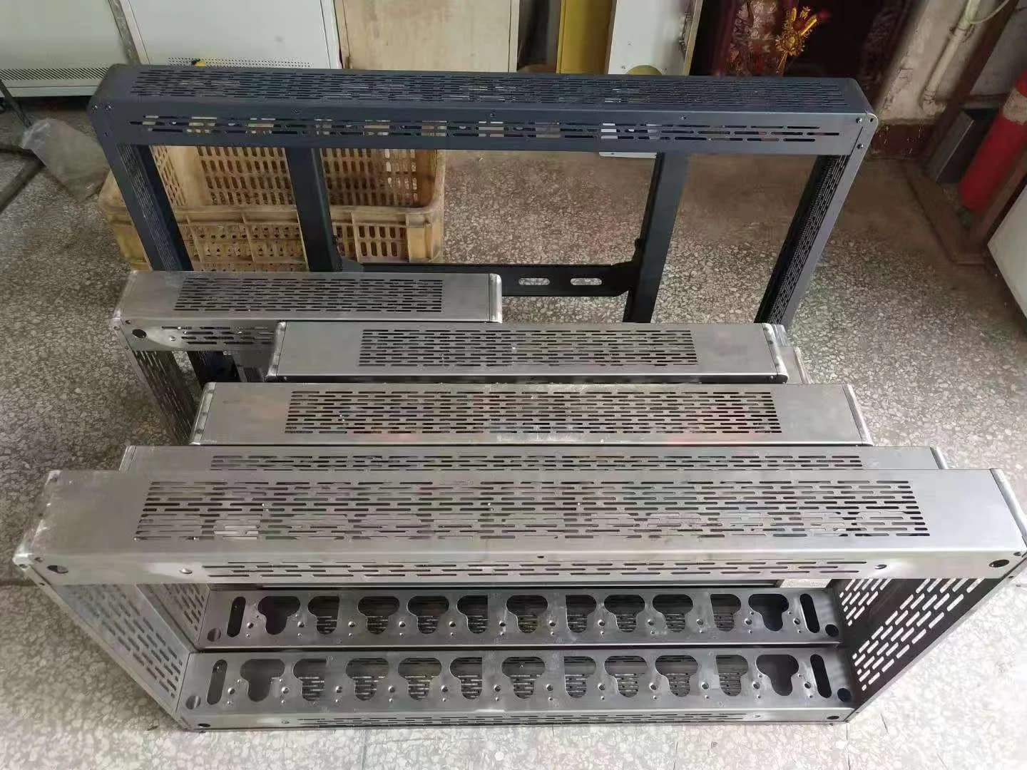 设备机架与开孔面板，五金加工实拍