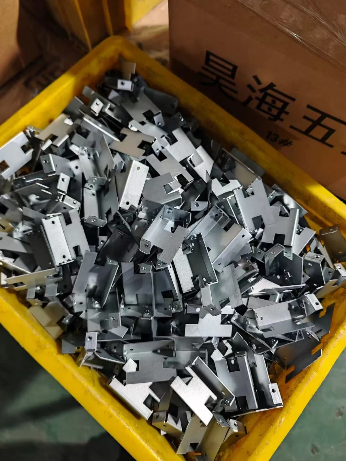 小型五金件批量整理，五金加工实拍