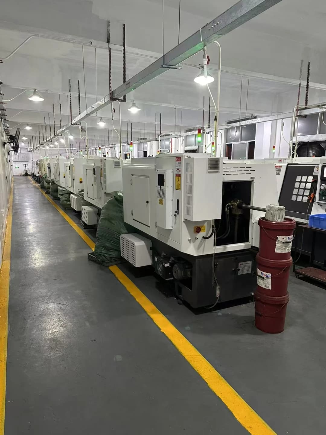 加工车间设备布置，五金加工实拍